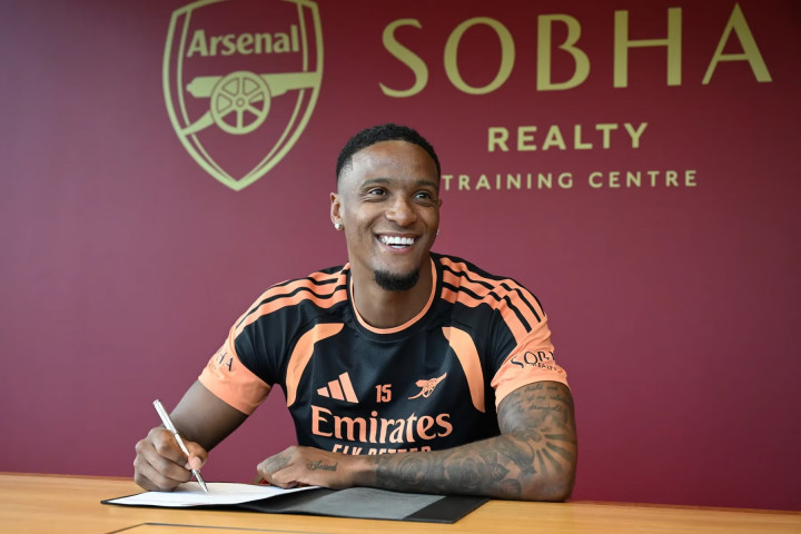 Arsenal Gaet Konsa dari Villa