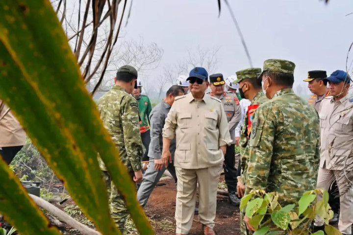 Tiba di Kalimantan Barat, Presiden Prabowo Pimpin Rapat Penanganan Karhutla