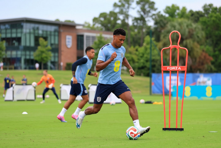 Ollie Watkins Kembali Berlatih, Aston Villa Tetap Bidik Rafael Leao