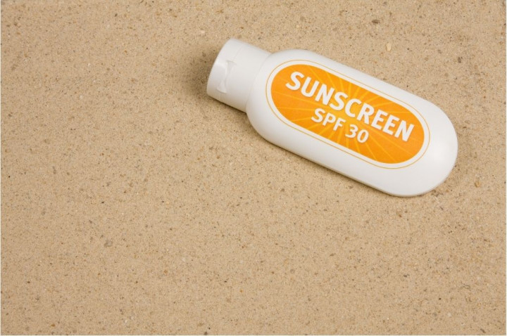 Stop Tergiur Harga Murah! Ini 5 Ciri Sunscreen KW yang Bikin Skin Barrier Hancur
