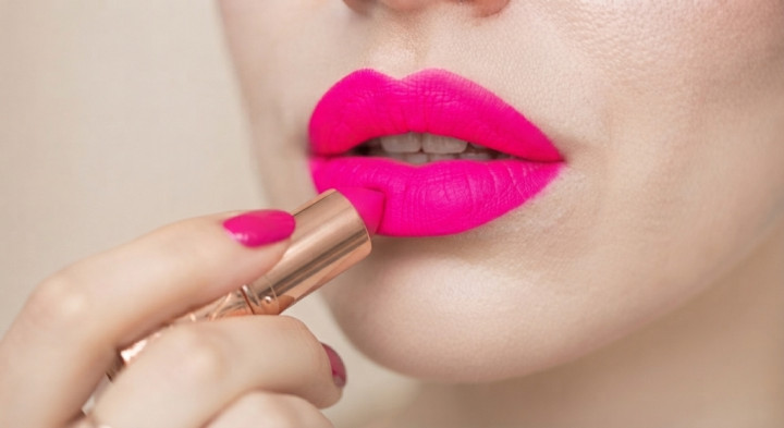 Ini Tanda Lipstik Kamu Udah Waktunya Dipensiunin