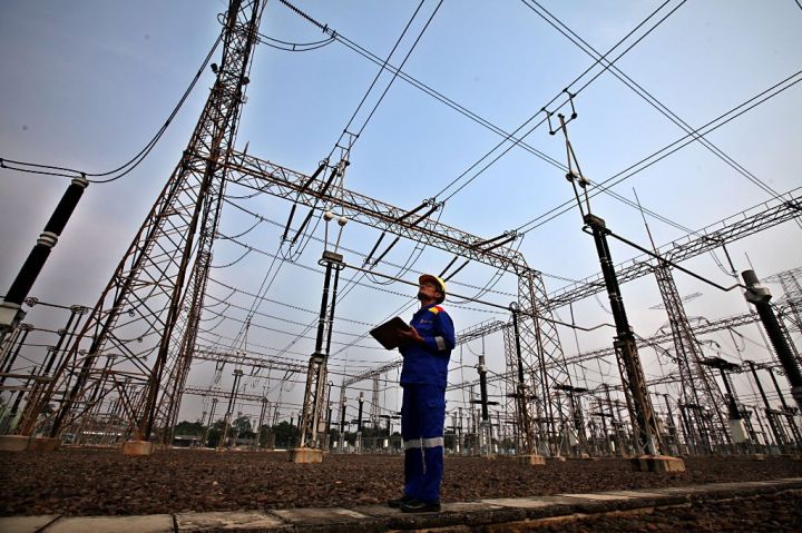 Pemerintah Dorong PLTS 100 GWp Masuk Desa Demi Tekan Impor Solar