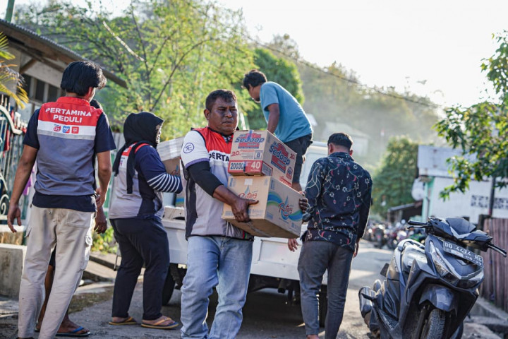 Pertamina Jangkau Posko Mandiri Bagikan Bantuan Sembako hingga Kebutuhan Bayi untuk Korban Gempa NTT
