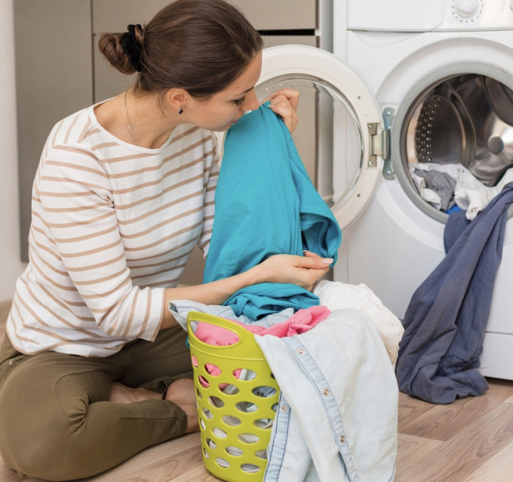 Cuci Baju sampai Tidur Cepat Disebut “Kinda Chic”, Kok Bisa?