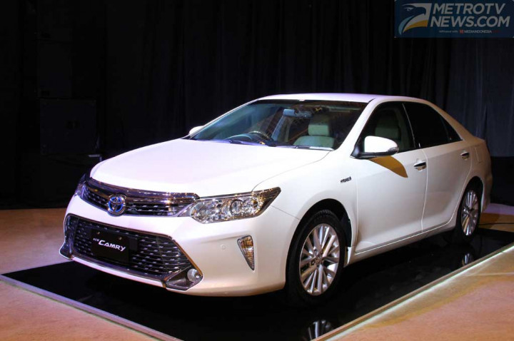 Ada Versi Hybrid, Cek Kisaran Harga Toyota Camry 2015