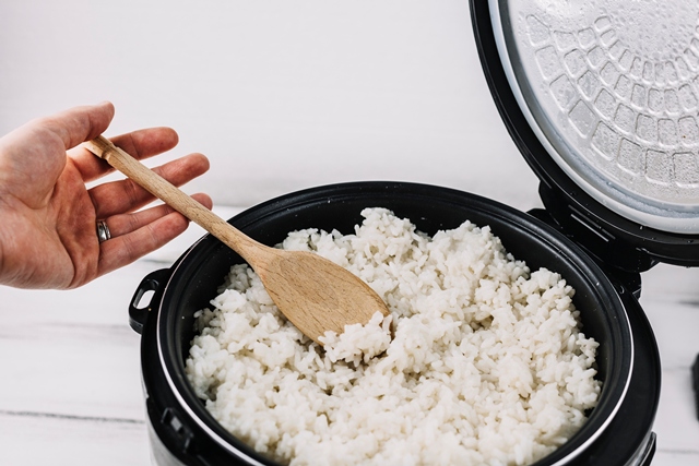 Nasi Tak Mudah Kering, Ini Pilihan Rice Cooker Harga Rp199 Ribu