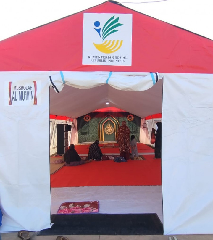 Teduhnya Tenda Doa: Cerita dari Mushola Posko Pengungsian NTT