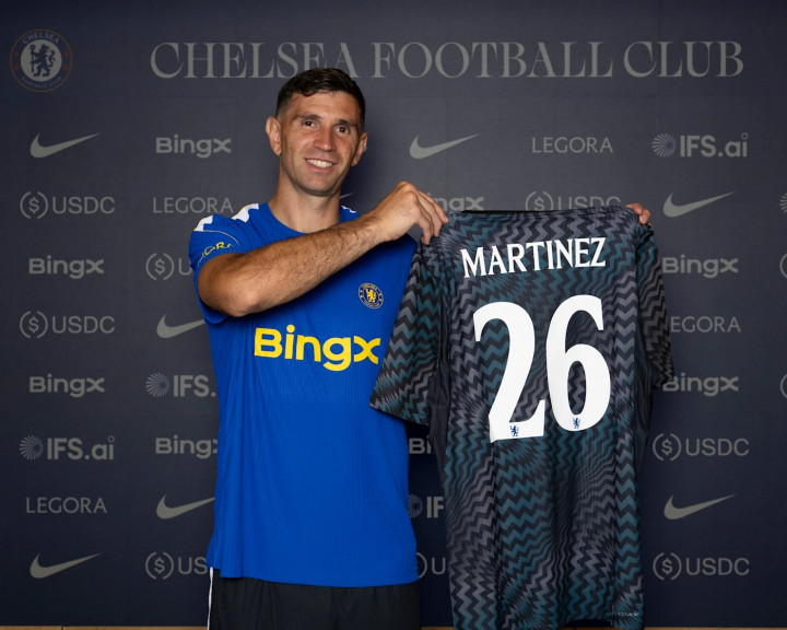 Chelsea Tuntaskan Pembelian Emi Martinez dari Villa
