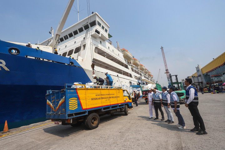 ​Pelni Angkut 282,5 Ton Bantuan Logistik untuk Korban Gempa NTT