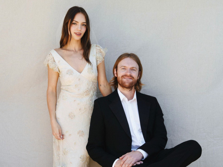 Kakak Billie Eilish, Finneas O’Connell Resmi Menikahi Claudia Sulewski