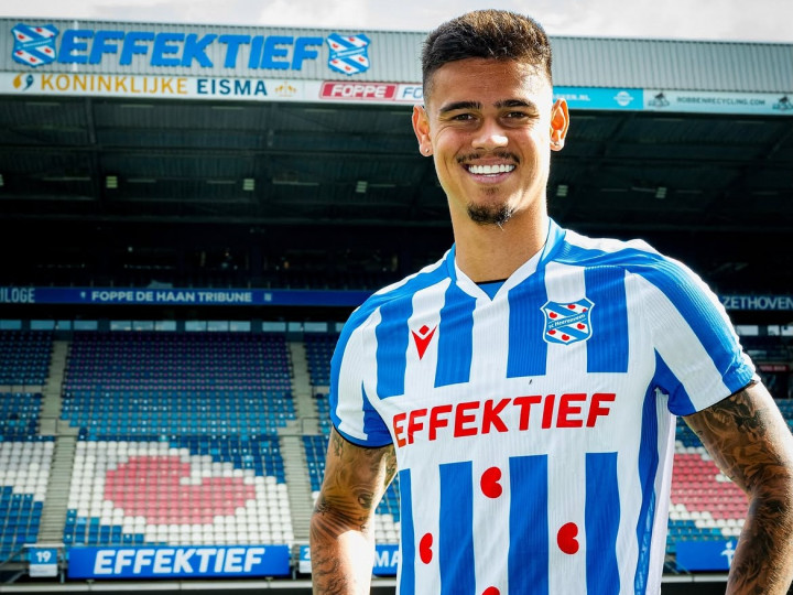 Mees Hilgers Resmi Tinggalkan FC Twente, Gabung SC Heerenveen