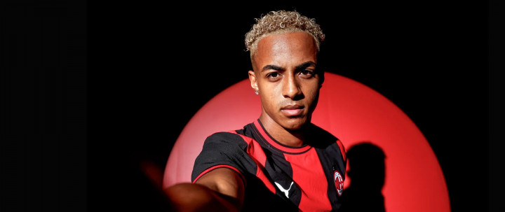 Dapatkan Pengganti Leao, Milan Pinjam Hutchinson dari Nottingham Forest