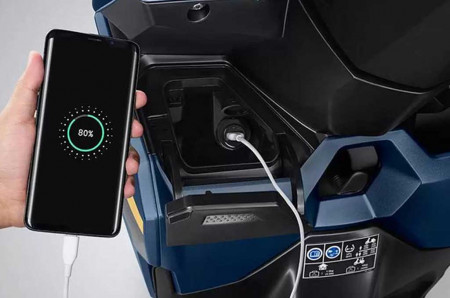 Pilihan Motor Matic Dilengkapi USB Type C