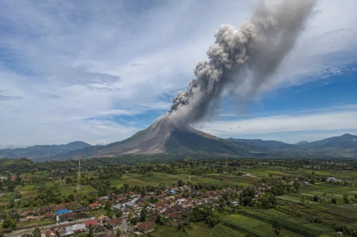 Gunung Sinabung Naik ke Level Siaga, 615 Warga Karo Mengungsi