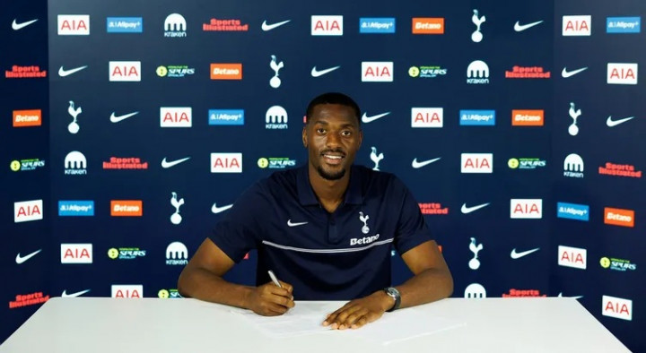 Spurs Tuntaskan Transfer Adarabioyo dari Chelsea
