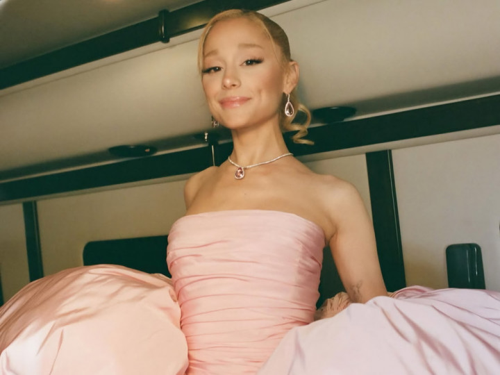 Ariana Grande Menahan Tangis di Konser Terakhir Sebelum Hiatus