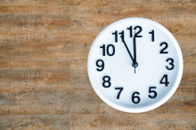 Jam 12 Siang AM atau PM? Ini Aturan Bakunya agar Tidak Tertukar