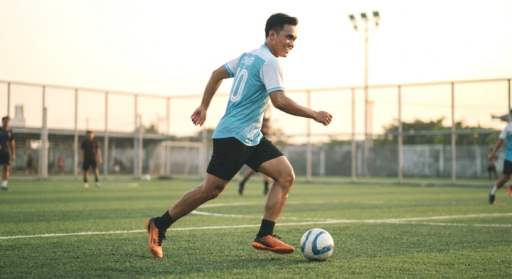 Sepatu Mini Soccer 100 Ribuan Terbaik: Main Tetap Asyik!
