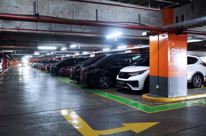 Jangan Sampai Bikin Kesalahan Umum saat Parkir Mobil di Mall