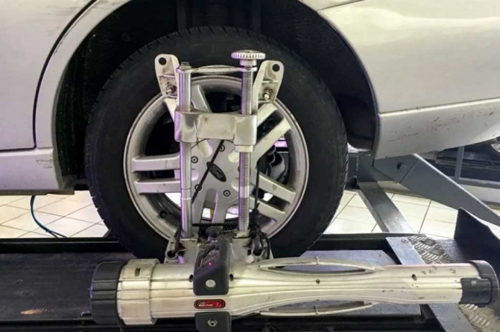 Kenali Tanda-Tanda Utama Mobil Butuh Spooring
