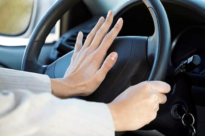 Etika Membunyikan Klakson Mobil agar Berkendara Tetap Aman dan Nyaman