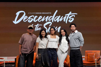 Hanung Ungkap Alasan Pilih Reza Rahadian & Dian Sastro untuk