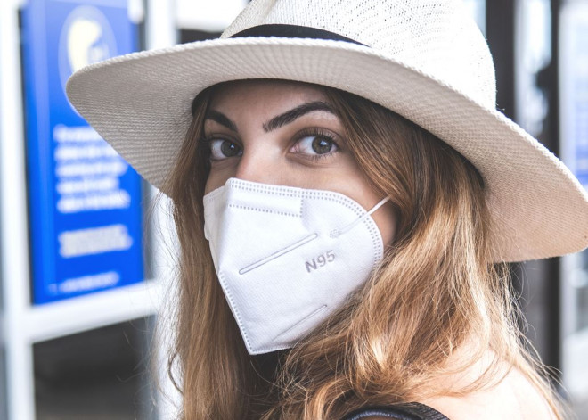  Warga Jakarta diimbau pakai masker dan kacamata hadapi abu vulkanik. (Foto: Ilustrasi/Dok. Unsplash.com)
