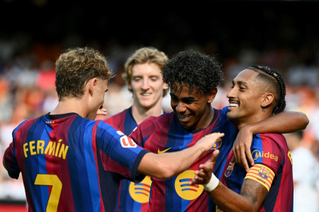 Hasil Valencia vs Barcelona: Yamal Brace, Barcelona Pesta Gol di Mestalla