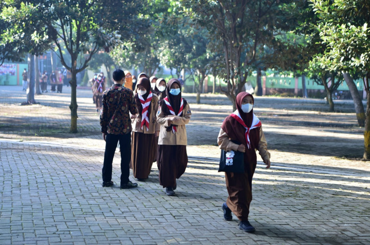 Depok Berlakukan Belajar Daring 2 Hari Akibat Abu Vulkanik Anak Krakatau