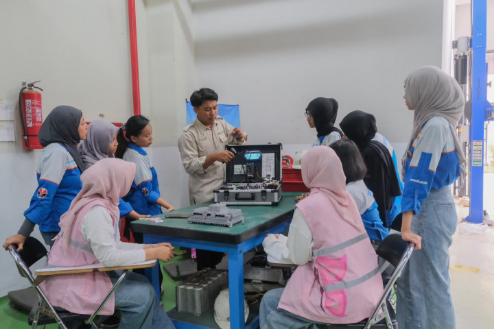 Srikandi PLN Ajak Generasi Muda Kenal Lebih Dekat Dunia Energi melalui Program Srikandi Goes to School & Campus