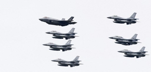 Bukan Cuma Latihan Tempur, F-16 Ikut Pantau Karhutla di Riau