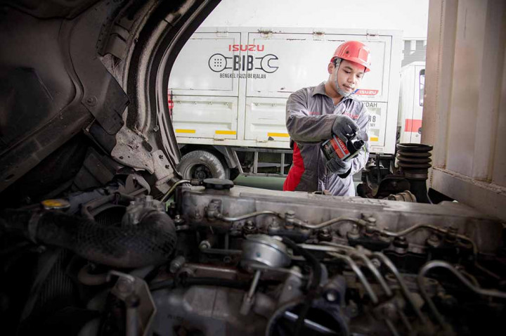 Kendaraan Komersial Terpapar Abu Vulkanik, Isuzu Ingatkan Cek Filter Udara