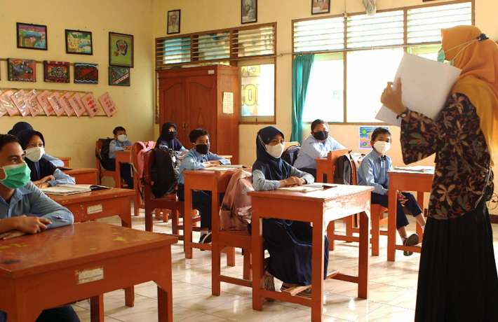 Sekolah di Cilegon Kembali PTM Mulai Hari Ini, Kepala Sekolah Wajib Sterilisasi Abu Vulkanik