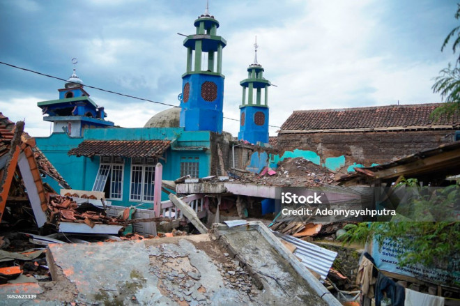Ilustrasi aktivitas gempa bumi yang dapat terjadi akibat pergerakan lempeng maupun aktivitas vulkanik. Foto: iStock