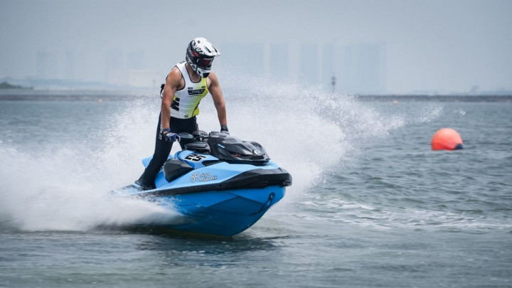 Eks Menpora Dito Ariotedjo Ikut Pacu Jetski di Panglima TNI Cup