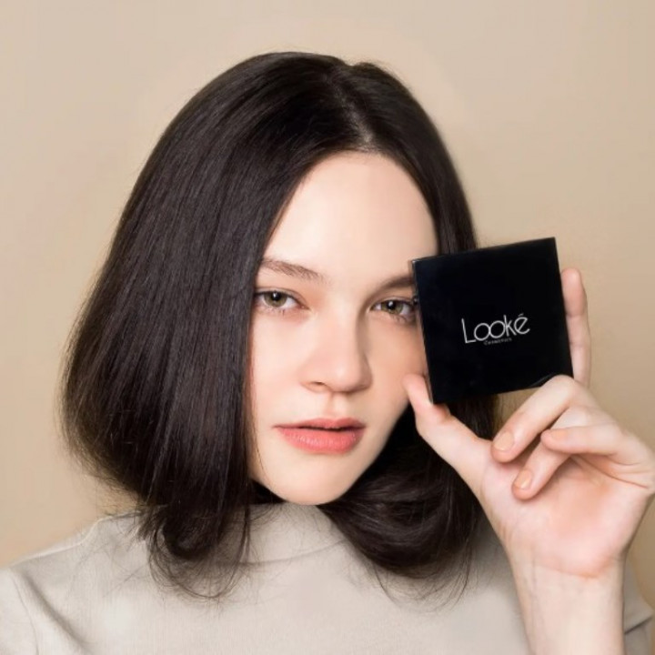 Anti Wajah Kilang Minyak! 4 Compact Powder Lokal Ini Bikin Muka Slay