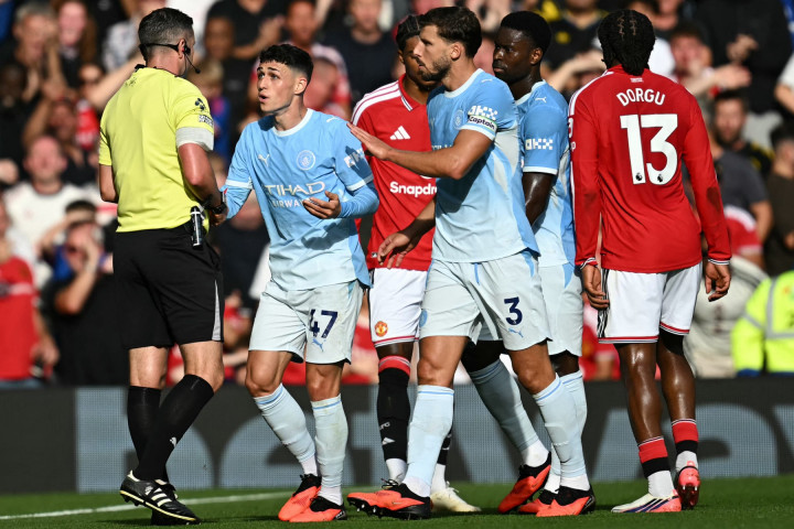 Wasit VAR Manchester Derby Dicopot usai Kontroversi Gol Haaland