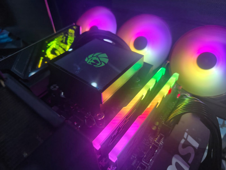 Gamemax Glacier 360, AIO Cooler Flagship Punya Layar Modular