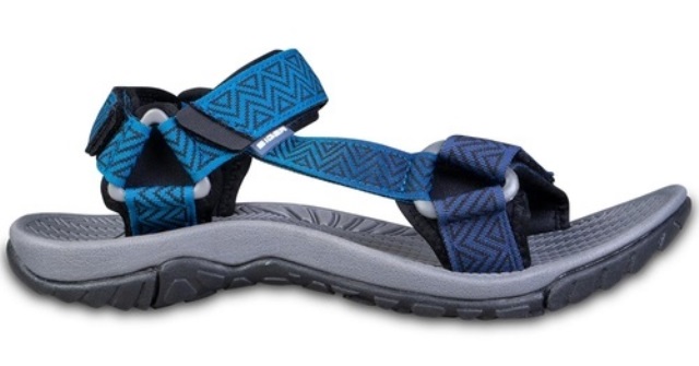 Anti-Becek Club! 3 Rekomendasi Sandal Pria Anti-air buat Outdoor