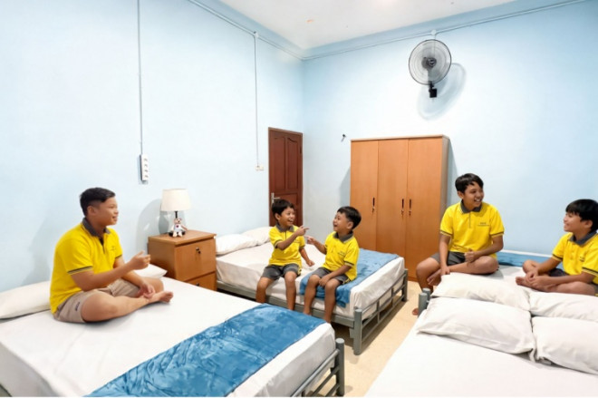 Anak-anak Yayasan Peduli Kanker Anak Indonesia di kamar yang telah di-make over Archipelago Hotels. Dok. Ist