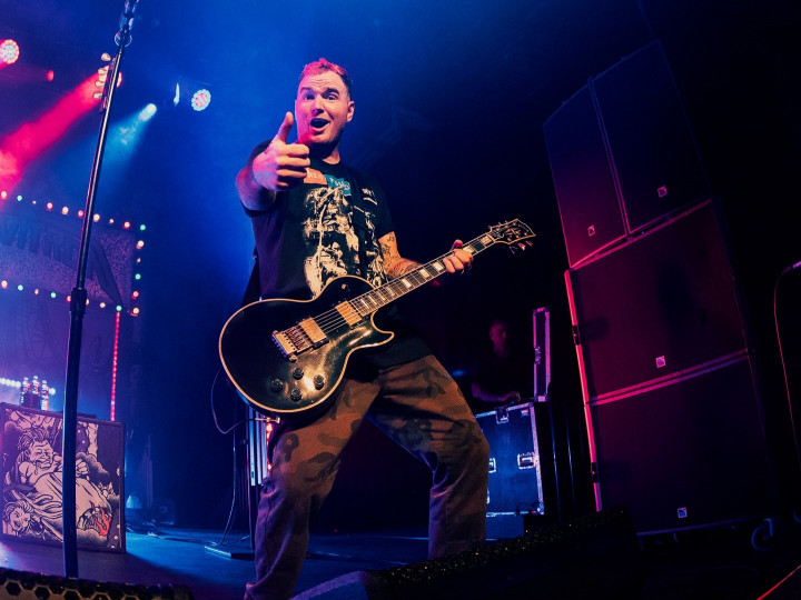 Gitaris New Found Glory Chad Gilbert Meninggal Usai Berjuang Lawan Tumor Langka