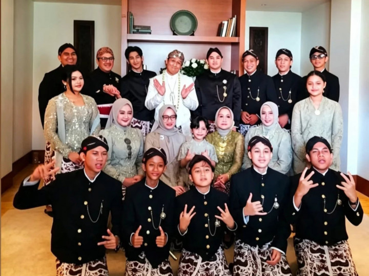 Resmi Menikah dengan Amanda Rigby, Kehadiran Tiga Anak Andre Taulany Curi Perhatian