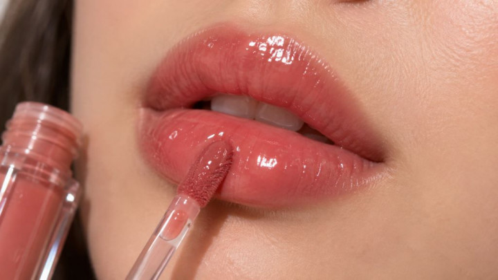 5 Glossy Lipstick yang Bikin Bibir Auto Juicy