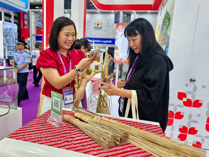 Dari Keripik Tempe hingga Sapu Rayung, 7 Produk UMK Pertamina Naik Kelas di China