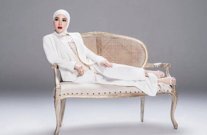 Lirik dan Makna Lagu Kau yang Utama - Syahrini