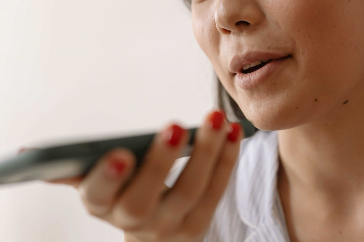 Suka Kirim Voice Note Dibanding Ketik Chat? Ini Cirinya Menurut Psikologi