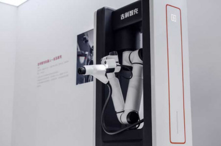 Geely Perkenalkan Teknologi Charging 2.250 kW Berbasis AI
