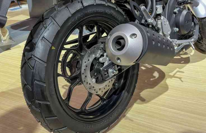 Jangan Nekat Tetap Ngegas Saat Ban Motor Bocor, Ini Bahayanya