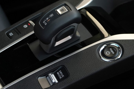 Cara Menggunakan Electric Shifter Mitsubishi Xforce HEV, Bisa Parkir Paralel?