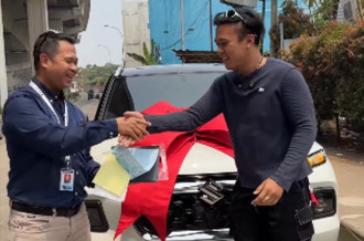 Cari Mobil yang Bisa Parkir Paralel, Juju 'Makanlurrrr' Beli